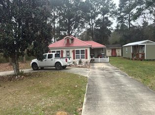 512 Lakeside Dr, Carriere, MS 39426