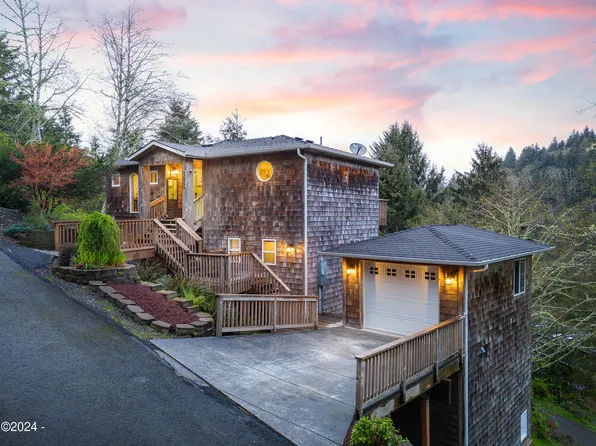 5050 Hilltop Ln, Neskowin, OR 97149