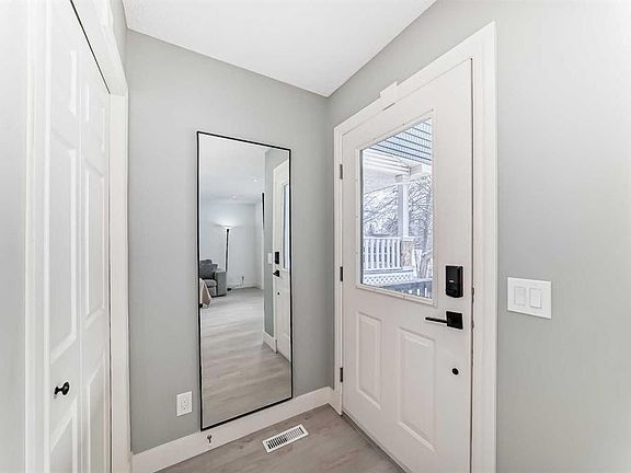 5th image of 883 SE Arbour Lake Rd NW