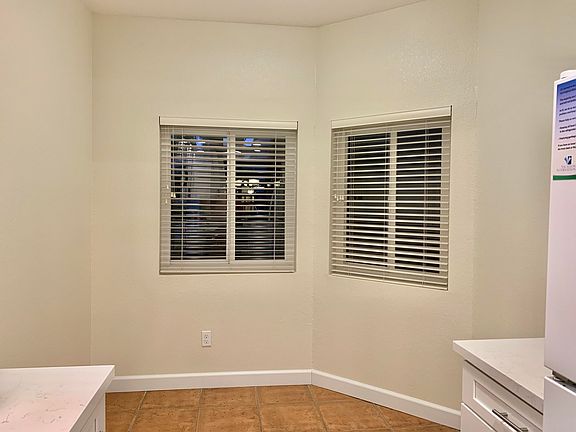 4th image of 2345 S Cherokee Way Unit 142