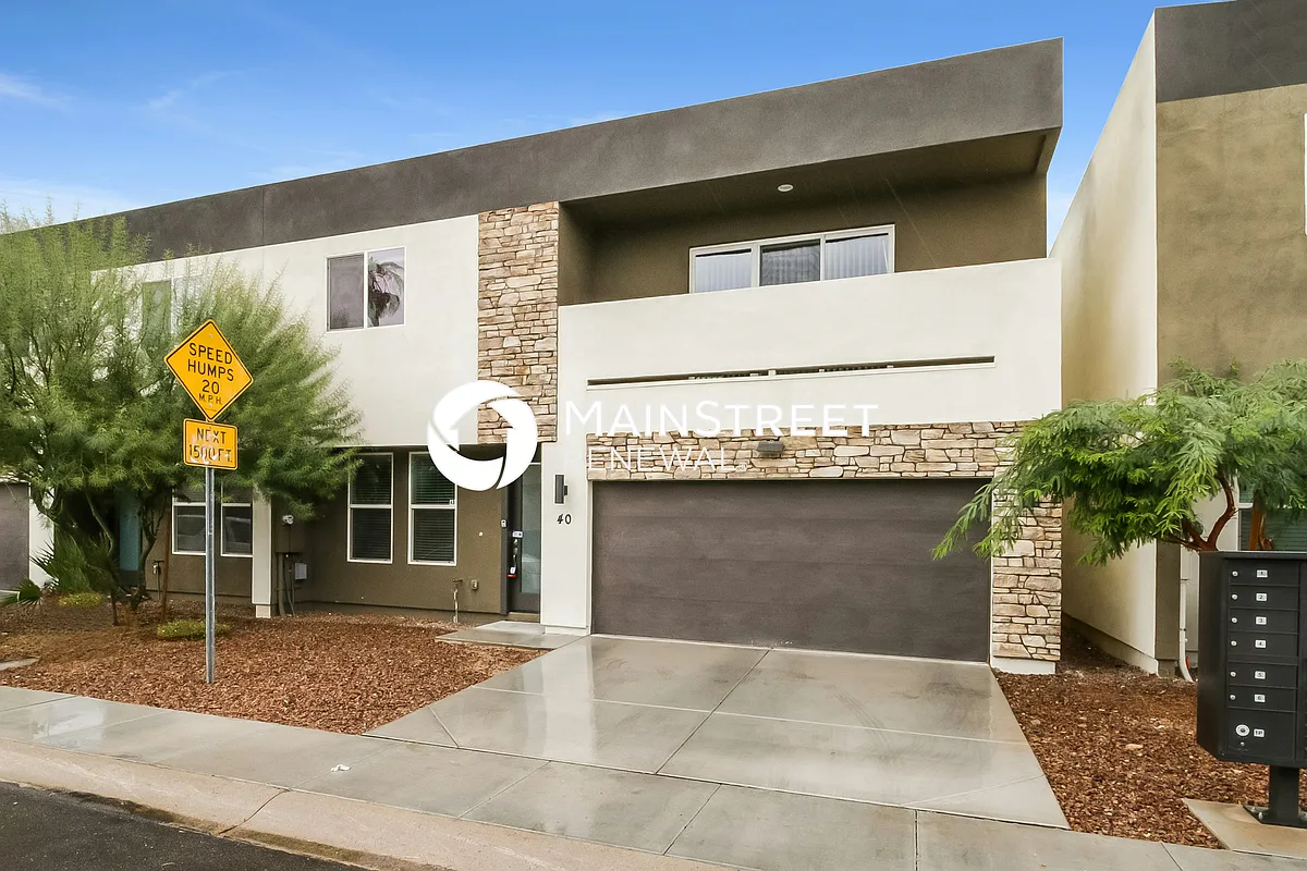 Front View - 2000 N 36th St #40