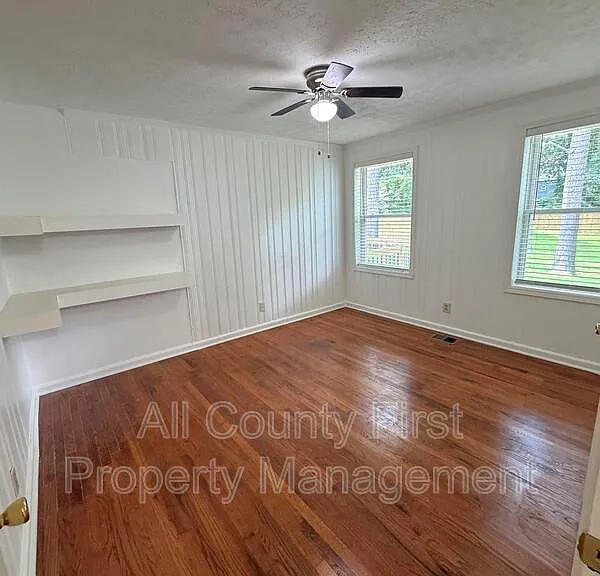 2101 Holly Hill Dr — Photo 4