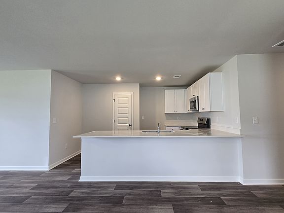 5th image of 424 Sweet Vernal St