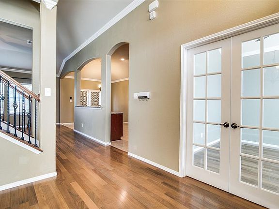 2nd image of 5630 Lincolnwood Dr