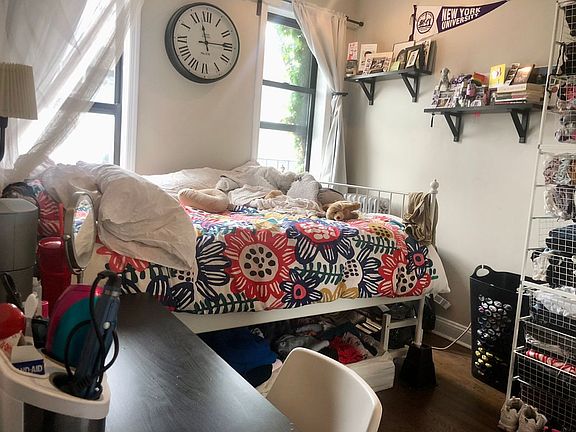 4th image of 213 E 4th St #17