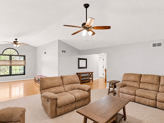 5th image of 246 Red Hawk Rd