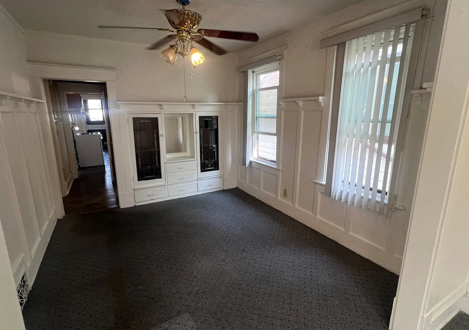 Spacious 3-Bedroom Upper Unit in Park West — Photo 1