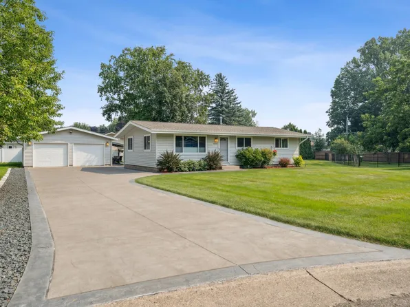 1001 Lincoln Ln, Hudson, WI 54016