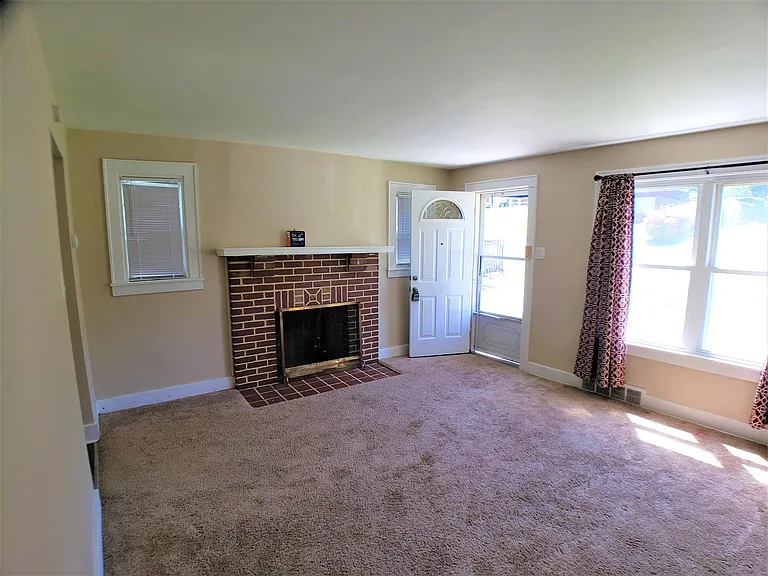 631 Kenny St — Photo 2