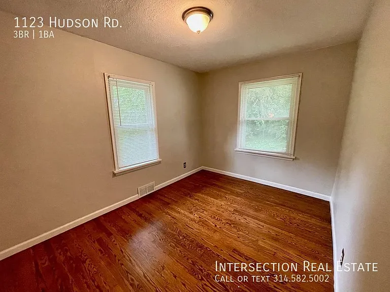 1123 Hudson Rd — Photo 9