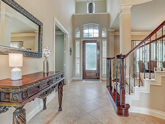 Beautiful glass etched wood door creates a great first impression when entering this 2 story foyer.