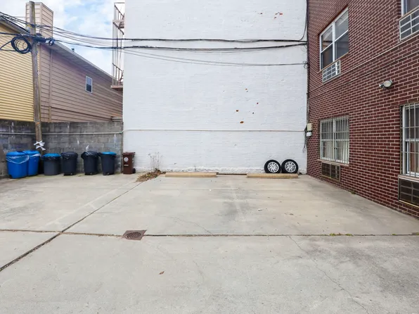 140 Avenue O image 18 of 19