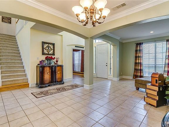 5th image of 217 Flagstone Dr