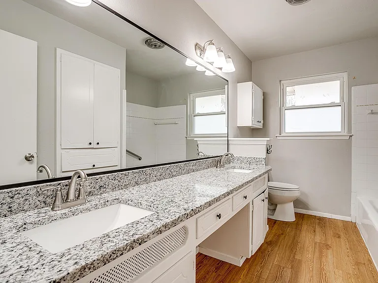 109 SE Dian St — Photo 29