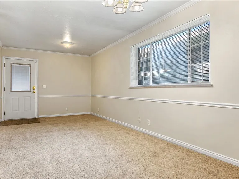 915 N 500 W #16 — Photo 9