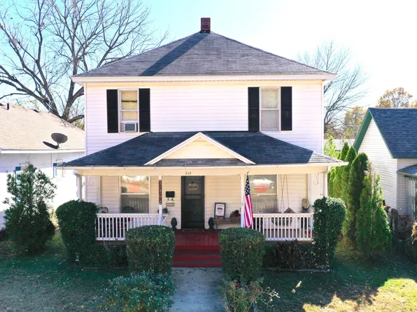 218 W Pleasant Street, Aurora, MO 65605