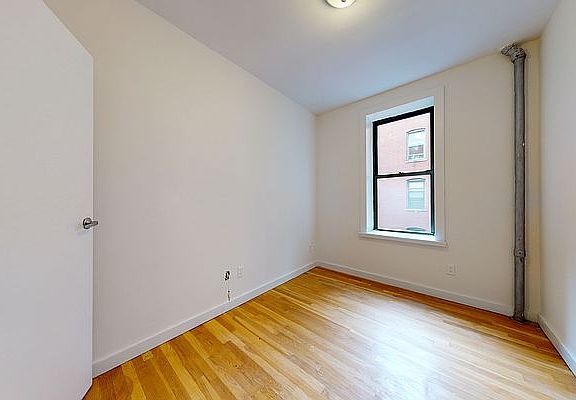 4th image of 415 E 73rd St #5H1