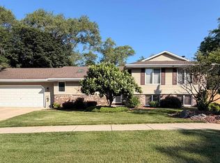 3703 Skyview Dr, Janesville, WI 53546
