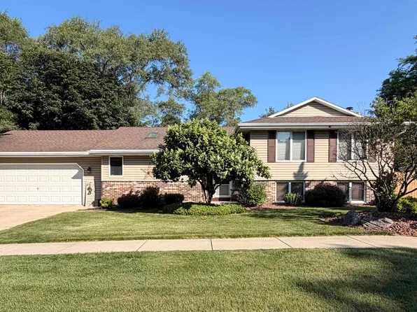 3703 Skyview Dr, Janesville, WI 53546