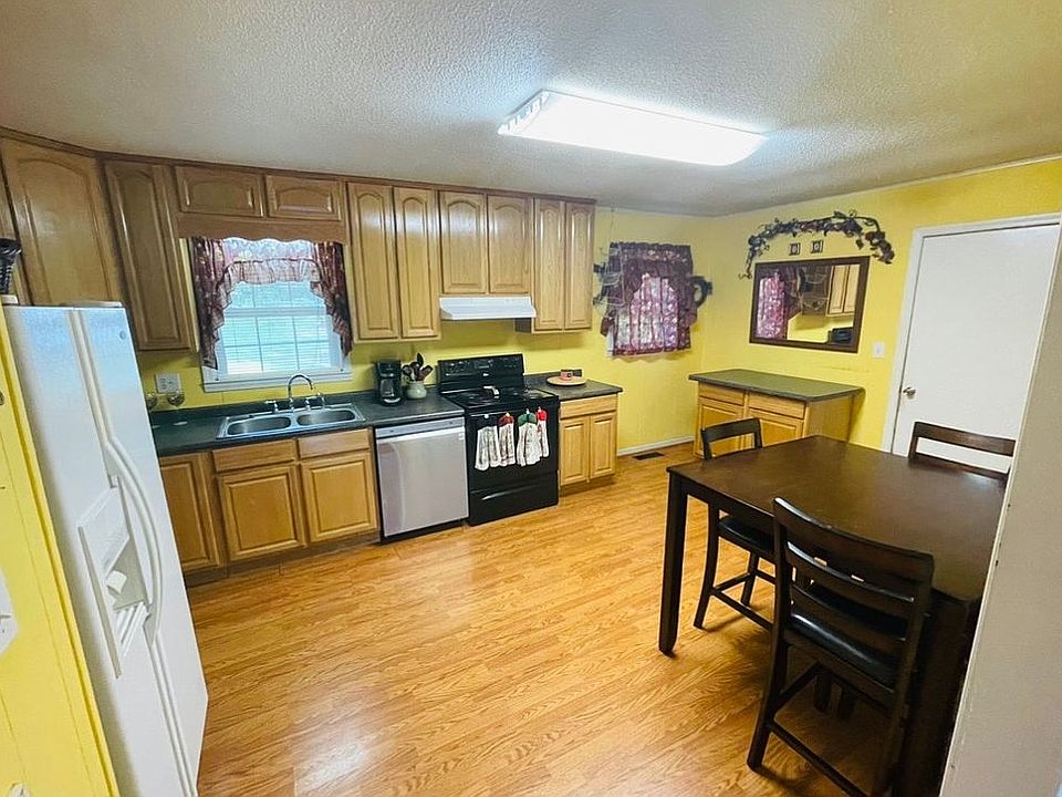 1st image of 689 Scoggins St