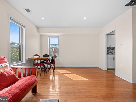 4th image of 1449 A St NE APT D