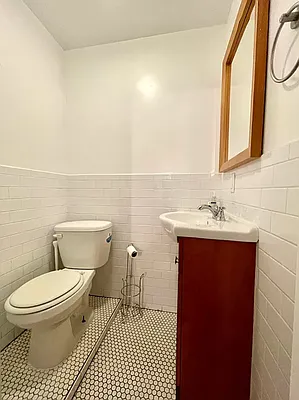 Rented by LJ Sloane Management | media 32