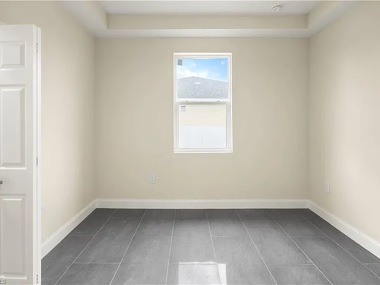 1043 Albert Ave — Photo 35