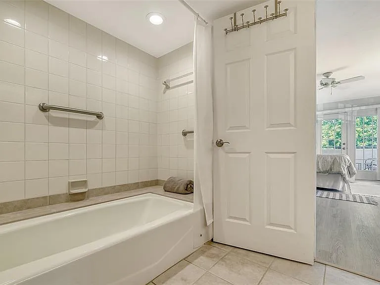 835 S Osprey Ave #201 — Photo 22