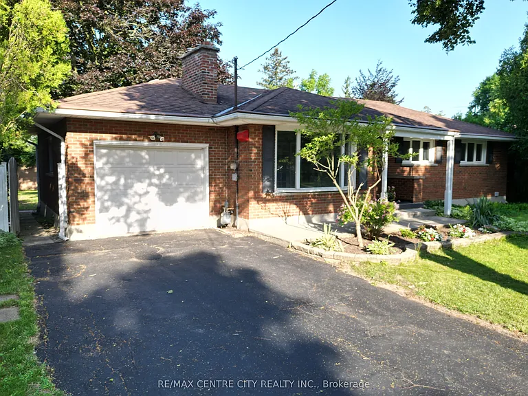 74 Brentwood Cres — Photo 4