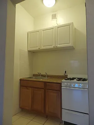 Rented by Perry Associates NYC Inc | media 45