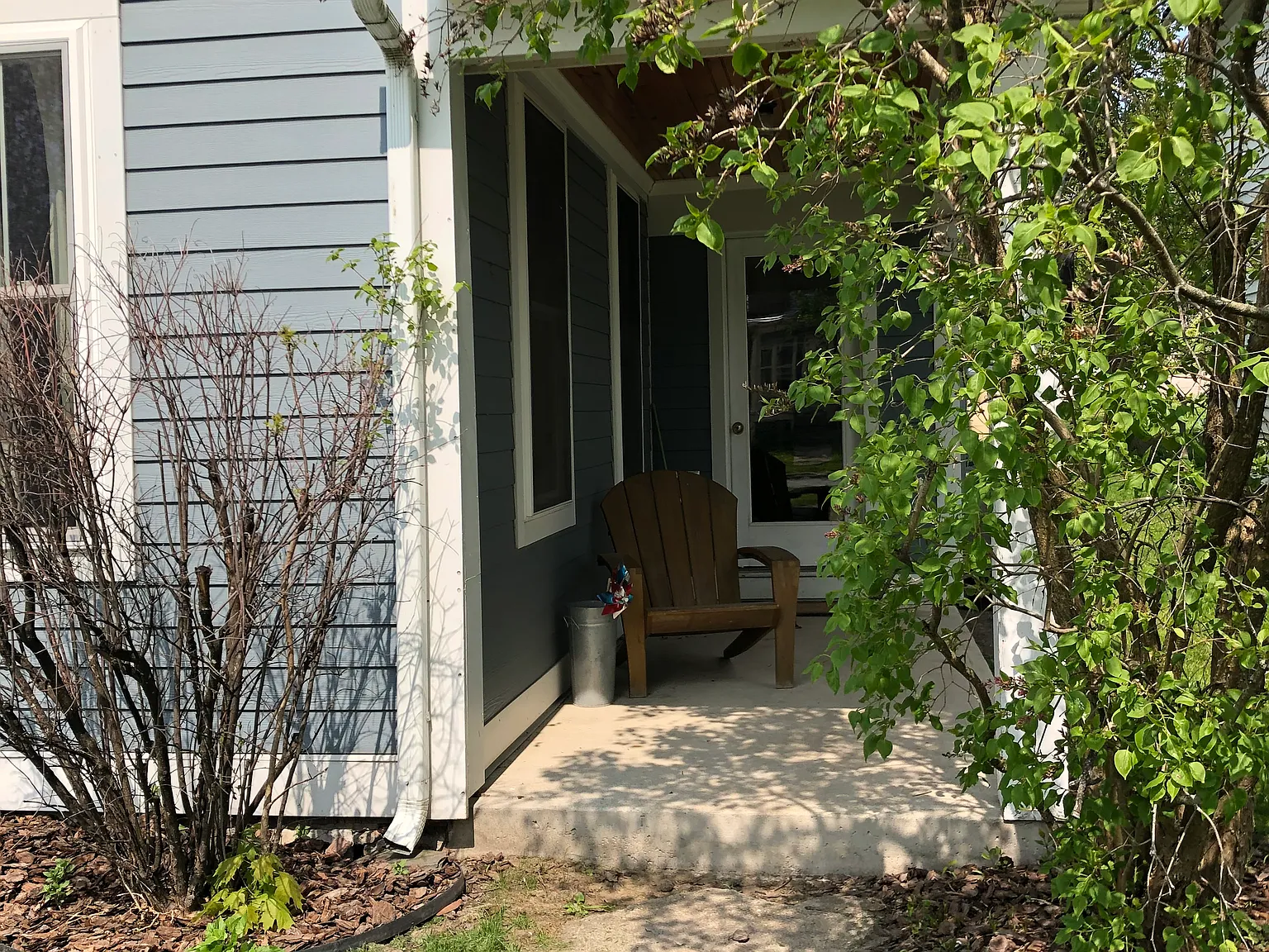 2 bed, 1.5 bath, 1300 sqft, $1,600 — Photo 2