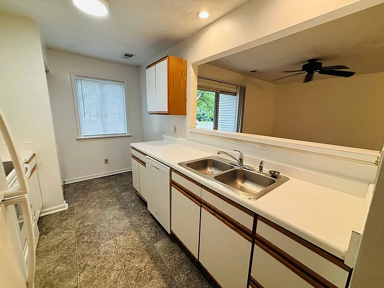 402B Berryfield Ln — Photo 7