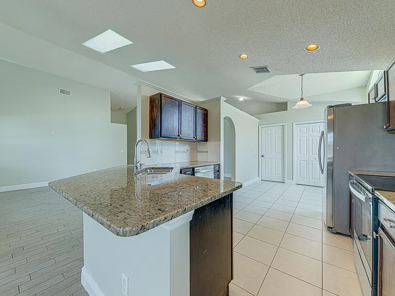 12549 Waterhaven Cir — Photo 22