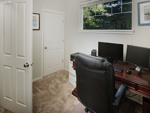 5th image of 683 NE Retford Ave