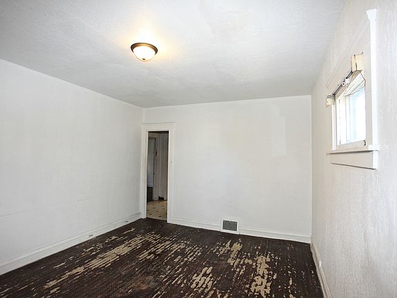 4th image of 12404 Revere Ave
