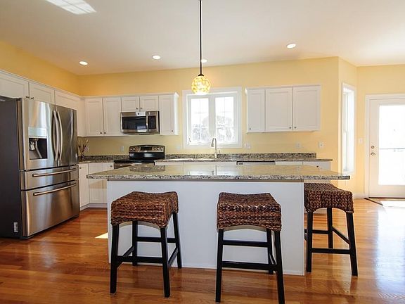 3rd image of 15 Osborne Hill Dr