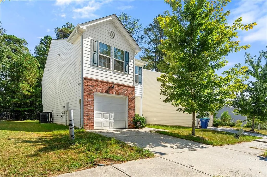3 bed, 2.5 bath, 1600 sqft, $1,745 — Photo 2