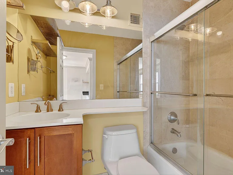1361 K St SE #303 — Photo 8