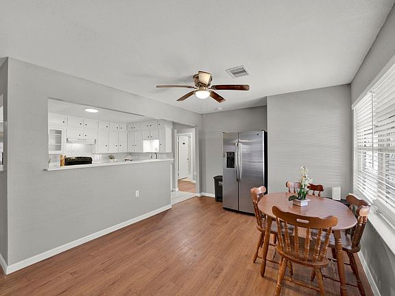 3rd image of 3826 Noah St