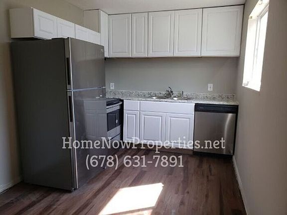 3rd image of 417 Barton Dr
