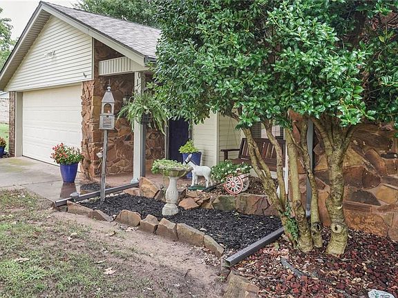 4th image of 710 S Lakehoma Dr