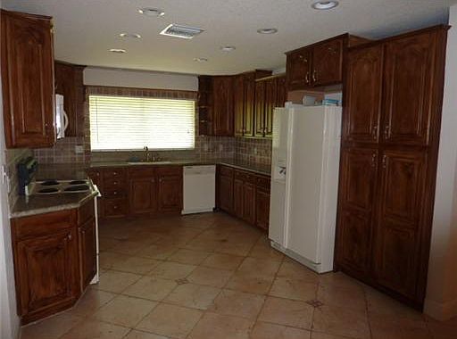4th image of 631 Castilla Ln