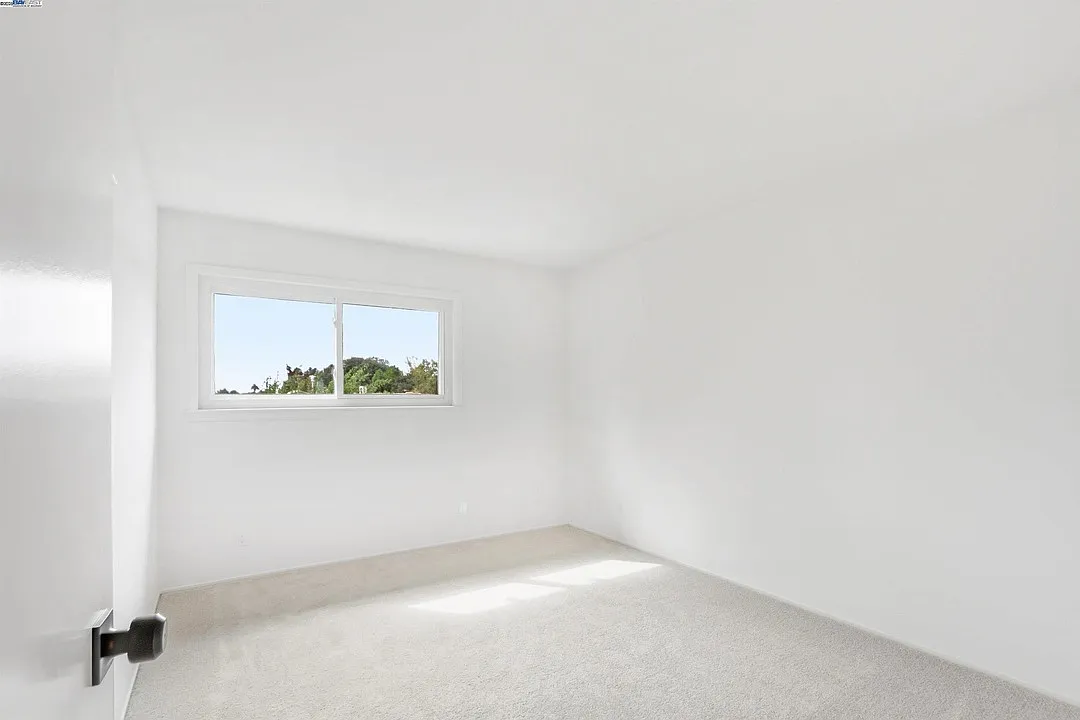 4 bed, 1828 sqft, $1,100 — Photo 2