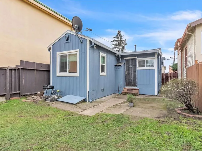 2319 85th Ave — Photo 2