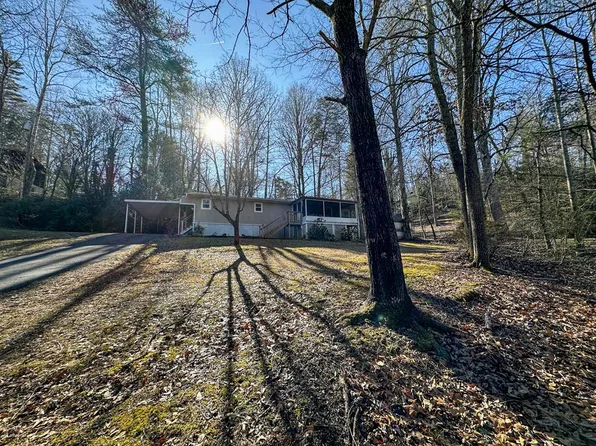 170 Fox Fire St, Franklin, NC 28734