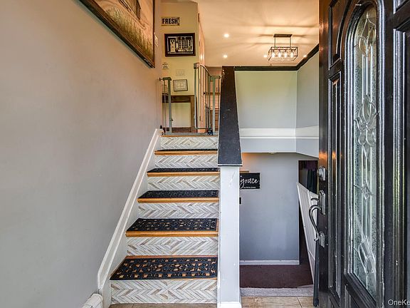 4th image of 10 Lakeview Court