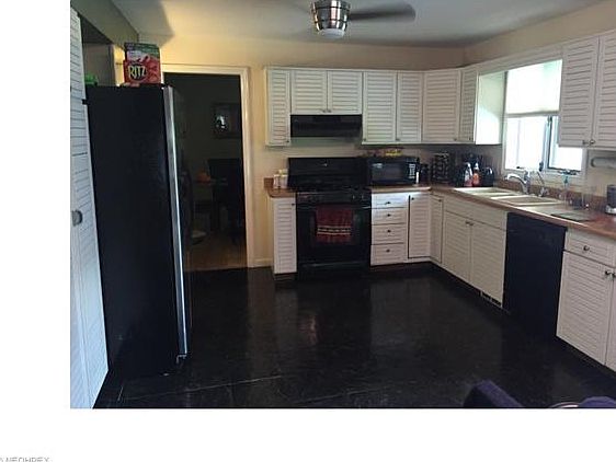 3rd image of 971 Colonial Dr