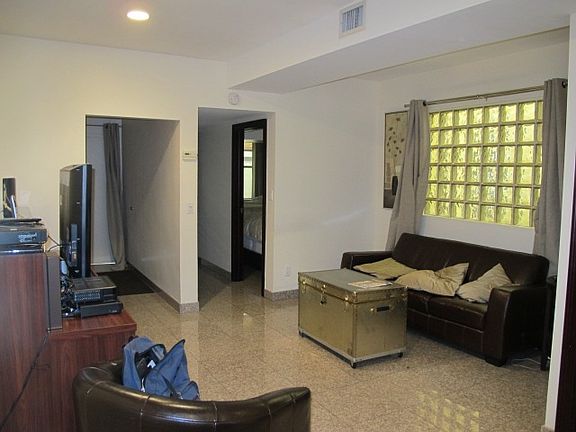 5th image of 3089 42nd St #1