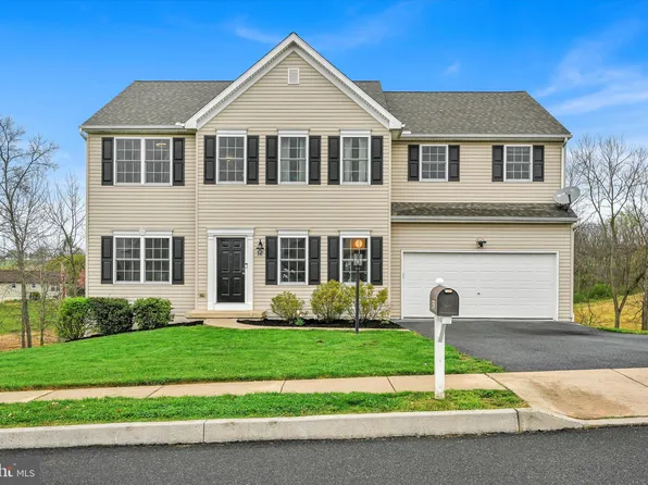 422 E 4th St, Bernville, PA 19506