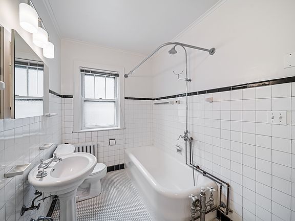 3rd image of 721 Foster St APT 2W